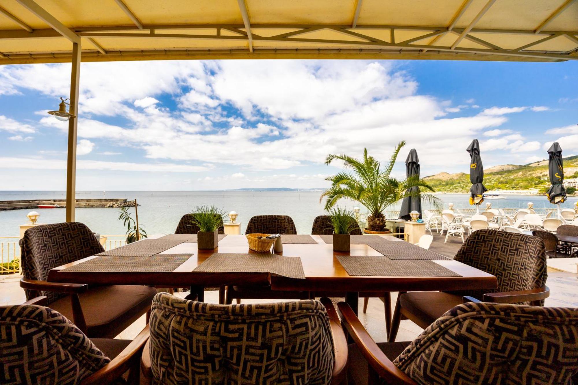 Royal Bay Готель 4*