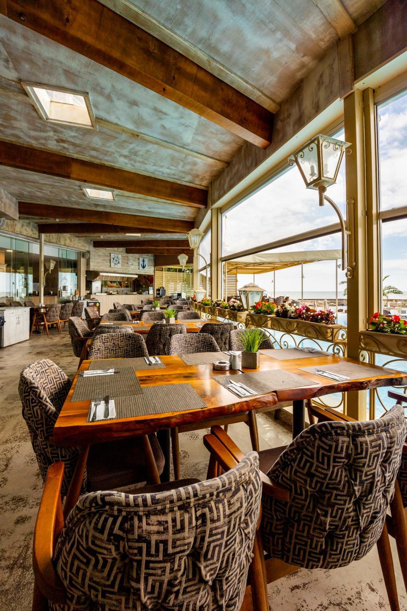 Royal Bay Hotel